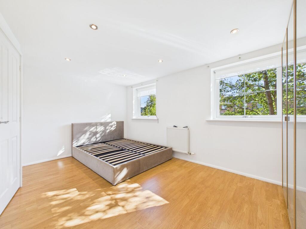Apartment in Worcester - View 3