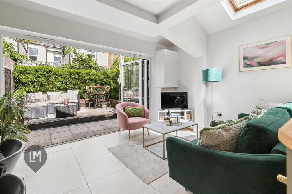 Apartment in London - View 3