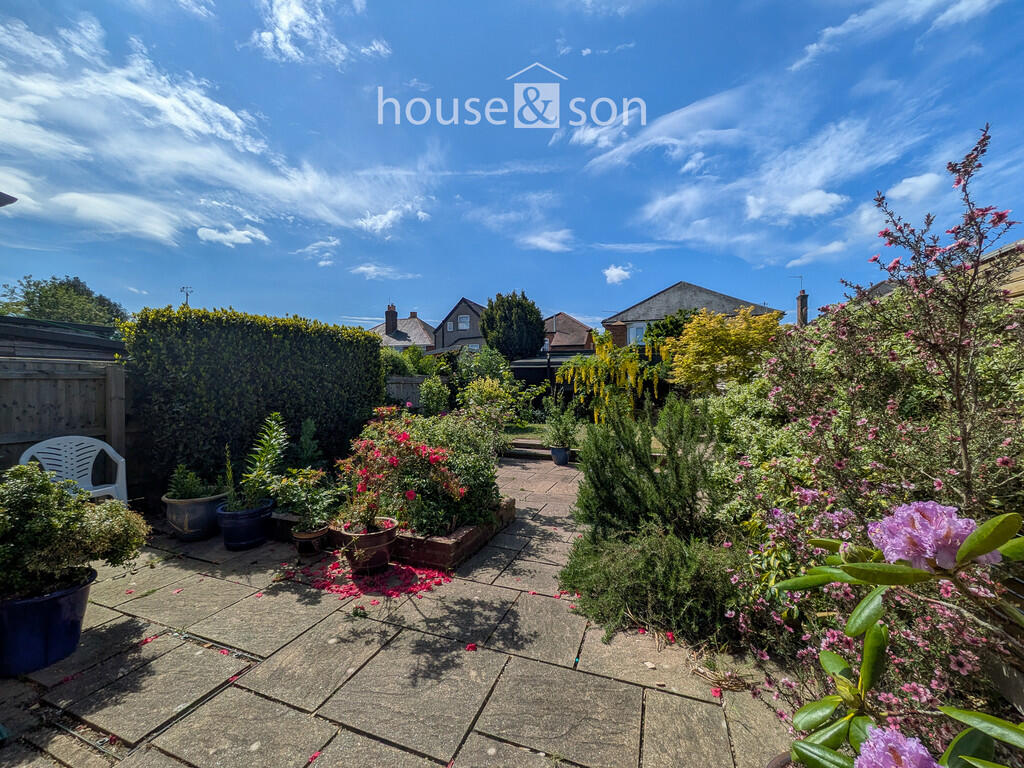 Malmesbury Park Road, Bournemouth photo 3