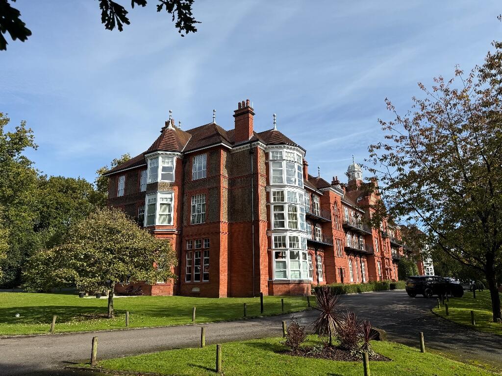 Main image of property: Kingswood Park, Frodsham, Cheshire, WA6