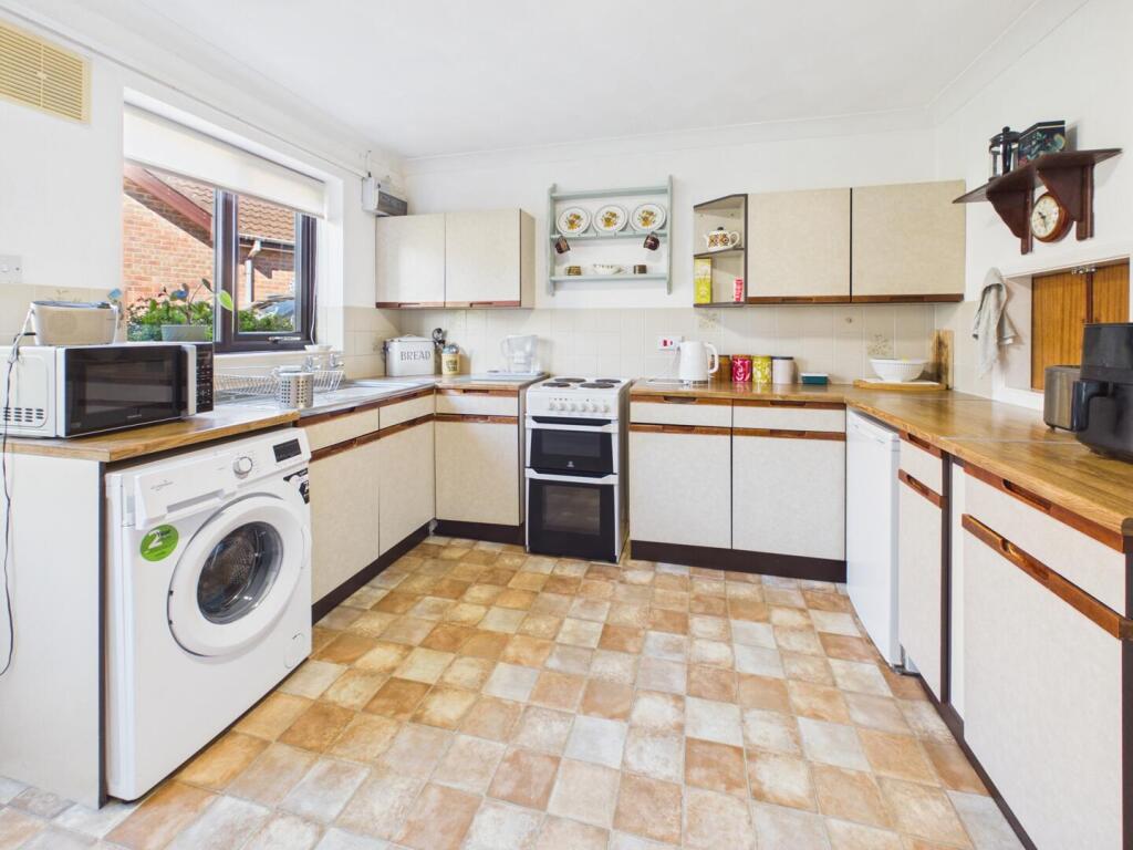2, Maple Close, Horncastle photo 4