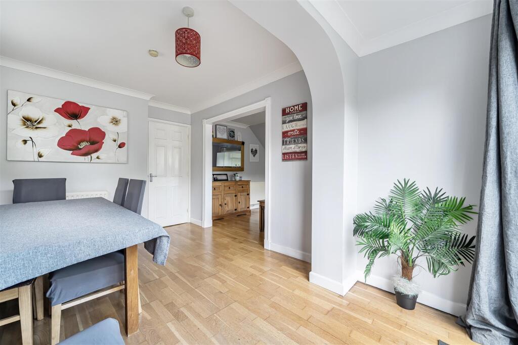 House in Bracknell, Hanworth - More