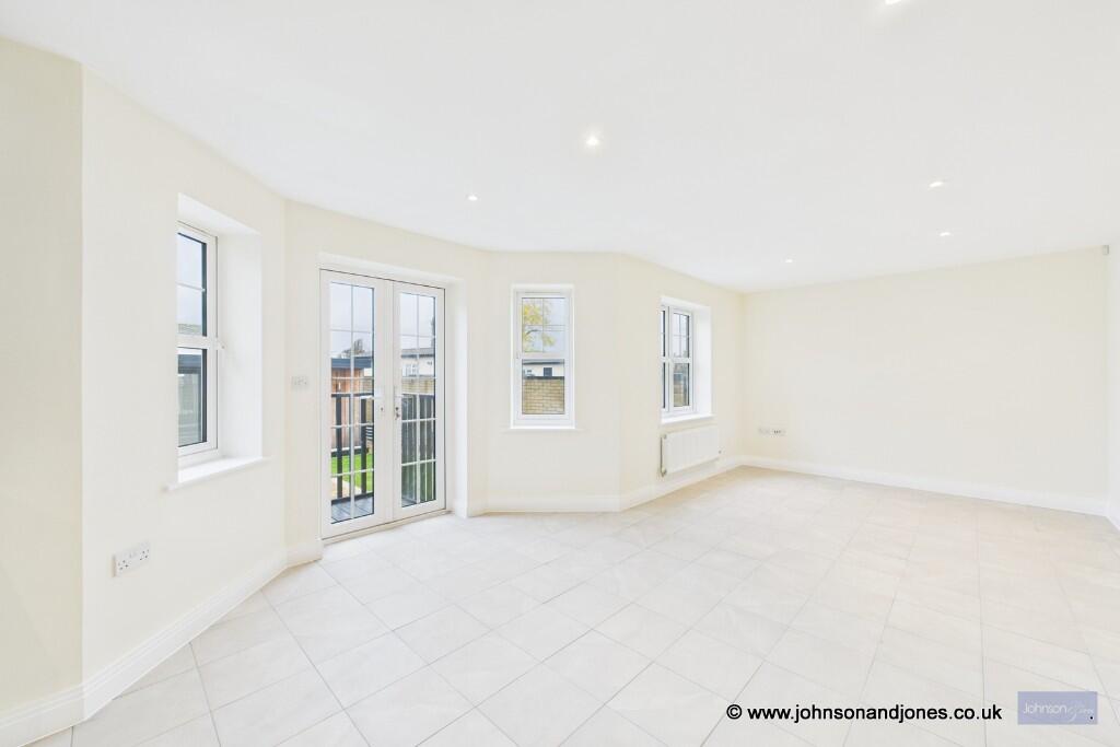 Kingfisher Close, Chertsey, Surrey, KT16 photo 4