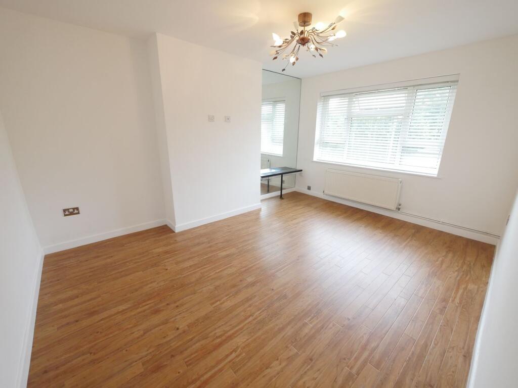 Apartment in Runnymede, Egham Hythe - View 2