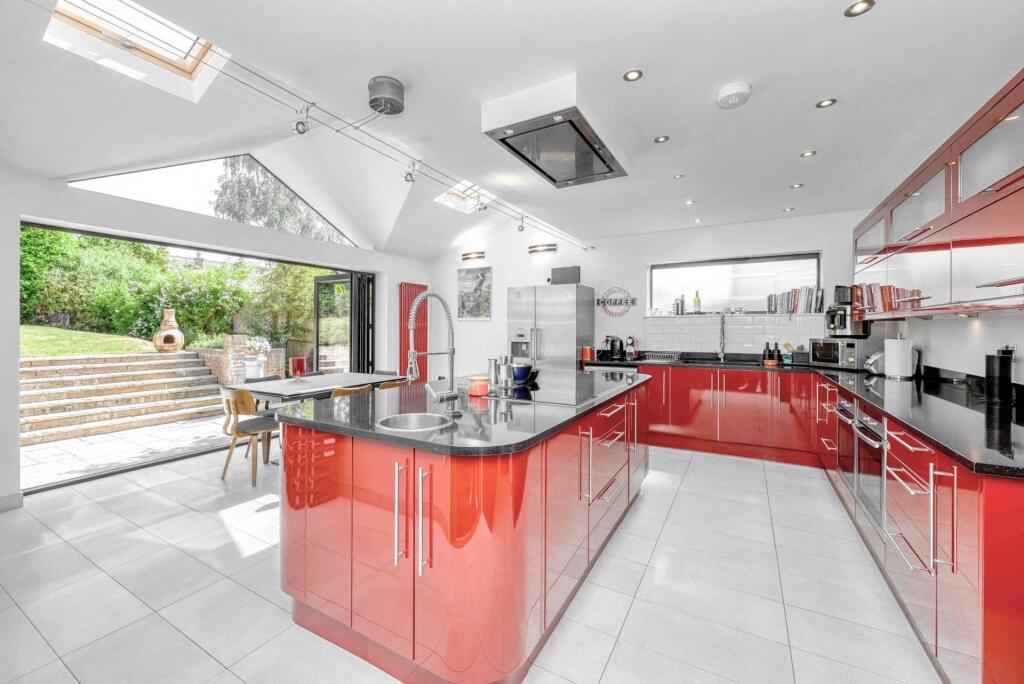 Clifton Park Road, Caversham Heights, Reading - View 3