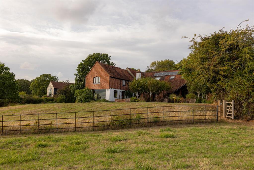 House in Tandridge, Bletchingley - View 5