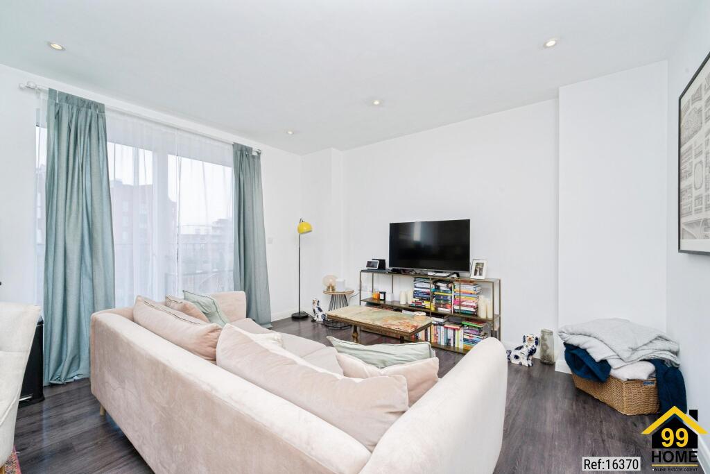 Apartment in Southall - More