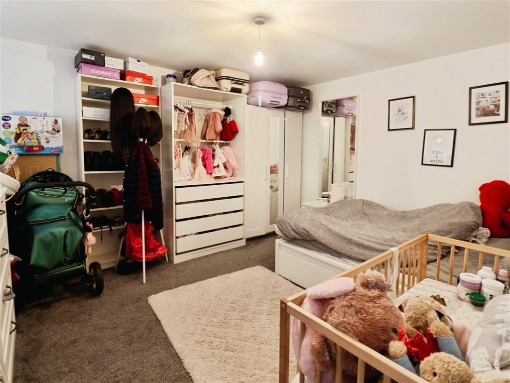 Apartment in Cardiff, Adamsdown - View 5