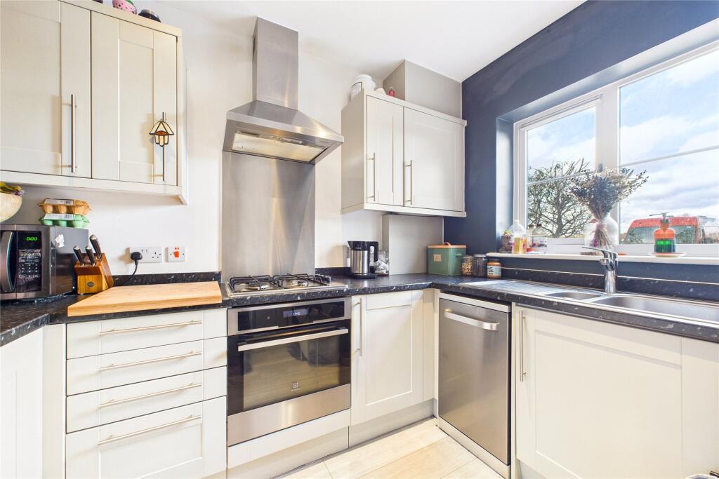 Institute Road, Taplow, Maidenhead, Buckinghamshire, SL6 photo 2