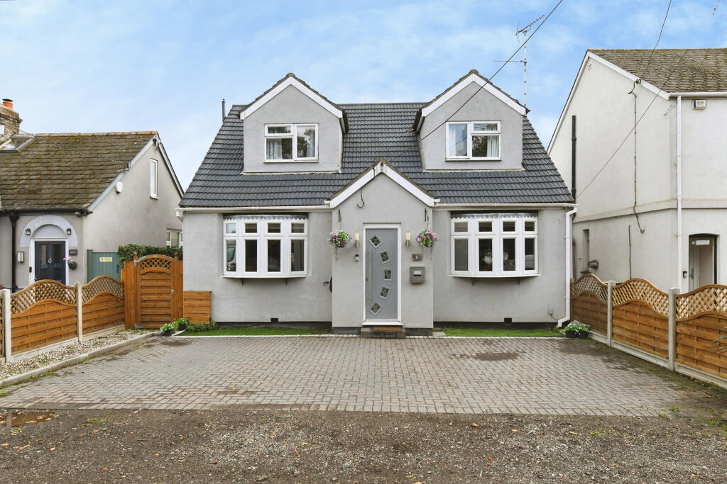 Main image of property: Warners Bridge Chase, Rochford, SS4
