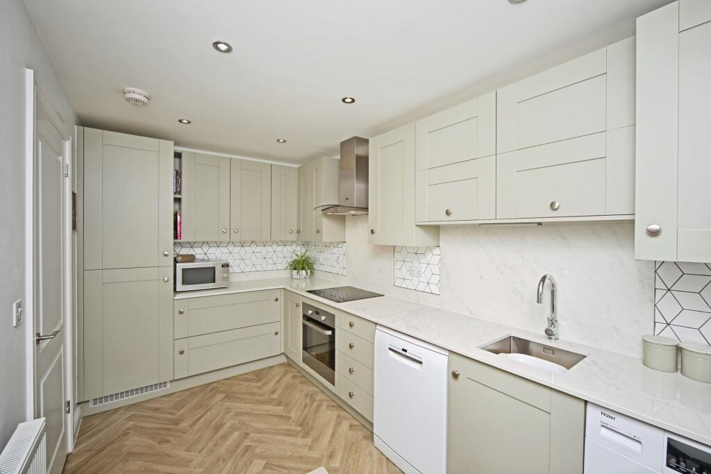 House in Worcester - View 5