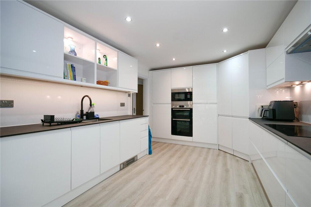 House in Bradford - View 4
