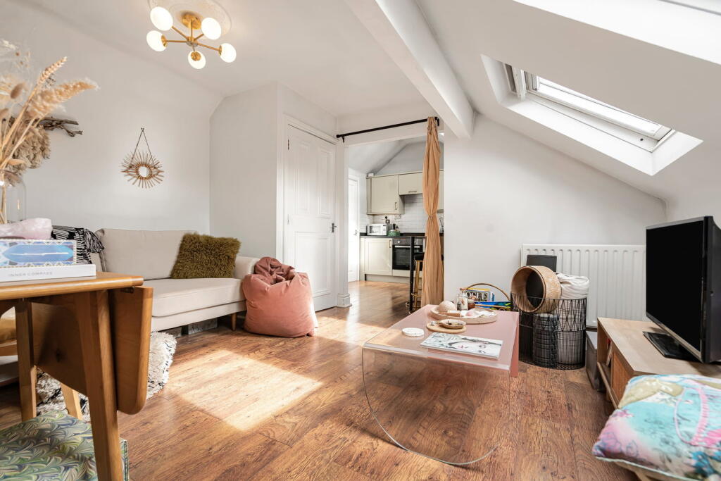 Apartment in Stockport, Heaton Chapel - View 3