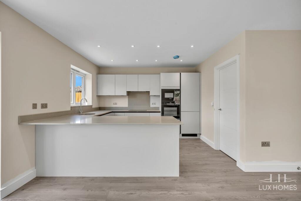 House in Southend-on-Sea - More