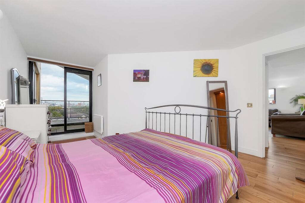 Apartment in London - View 5
