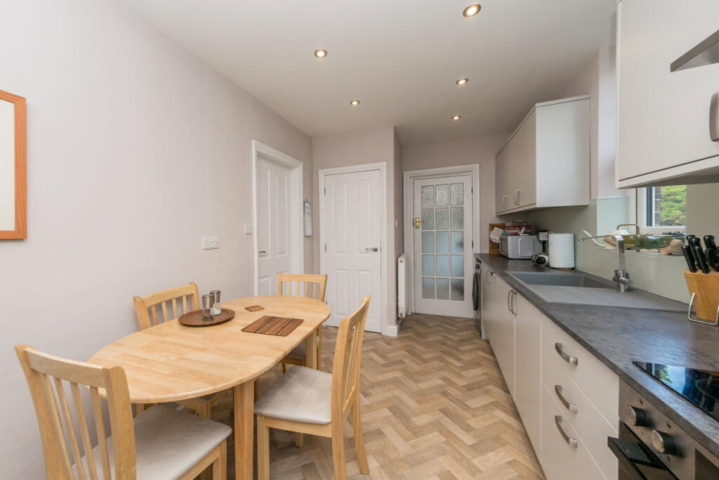 House in Huddersfield - View 4