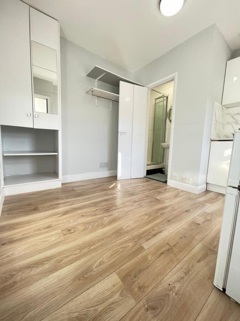 Studio flat for rent