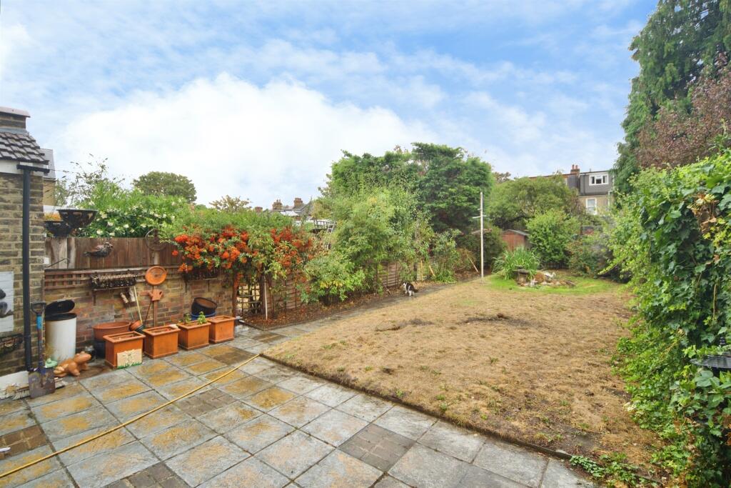House in London - View 2