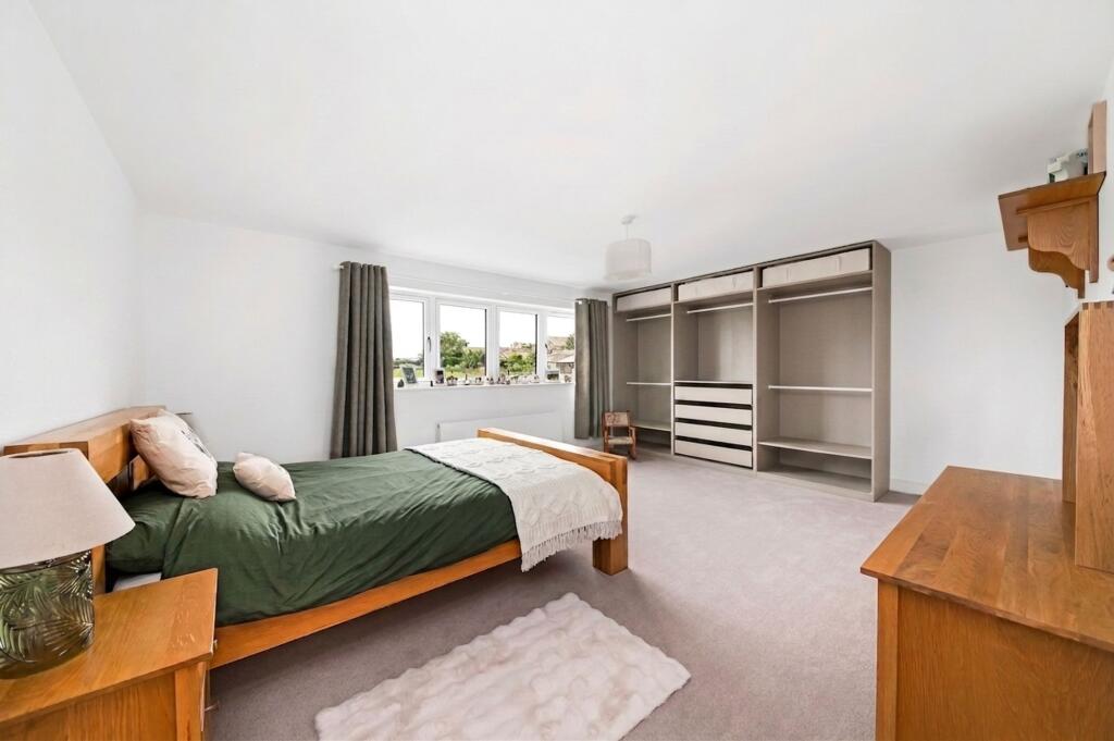 House in Huddersfield - View 5