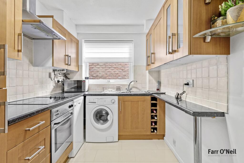 Palmerston Road, Buckhurst Hill, IG9 - More