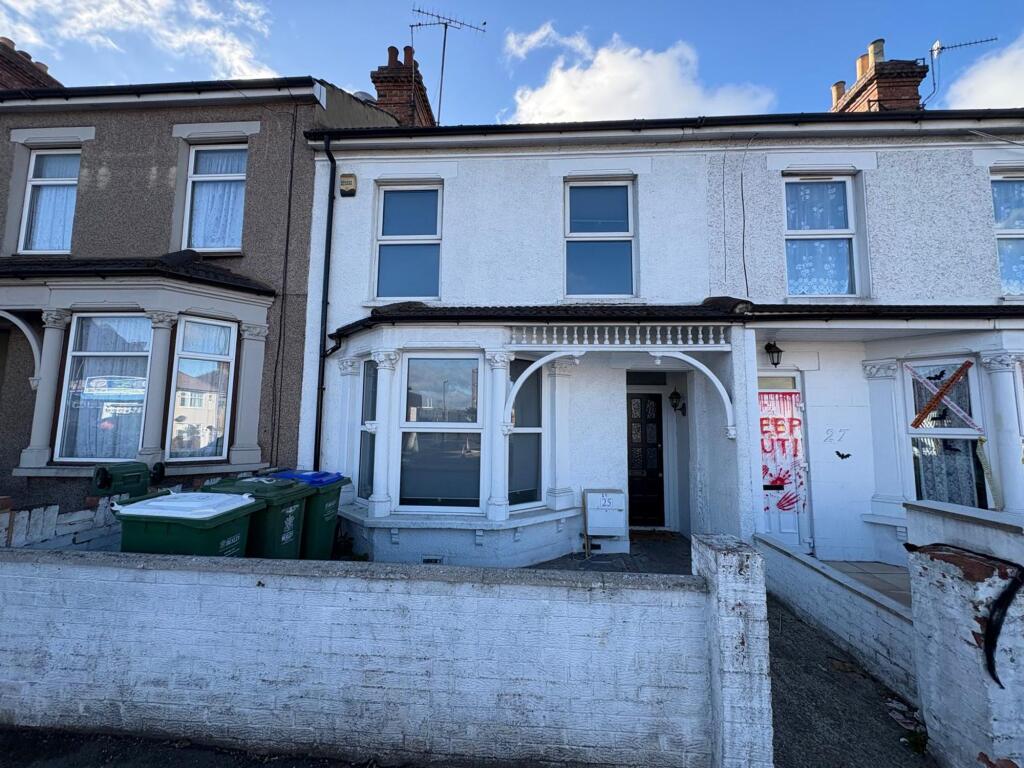 Main image of property: 25 Gilbert Road, Belvedere, DA17