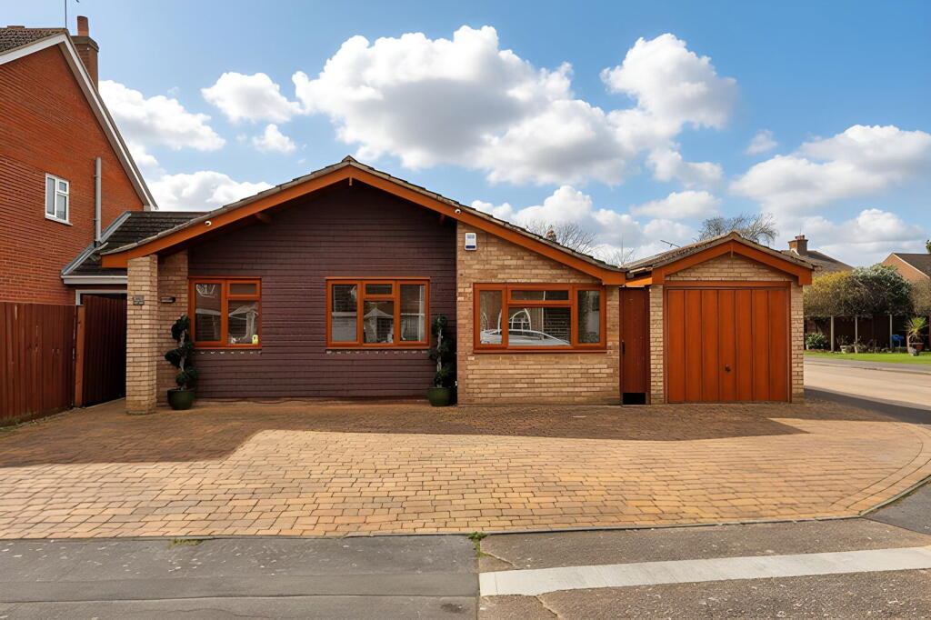 3-bed detached on Marlborough Close, Grays, RM16, £425,000