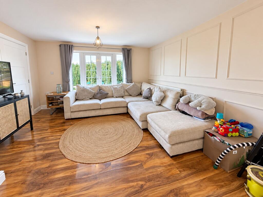 House in Newport - View 4