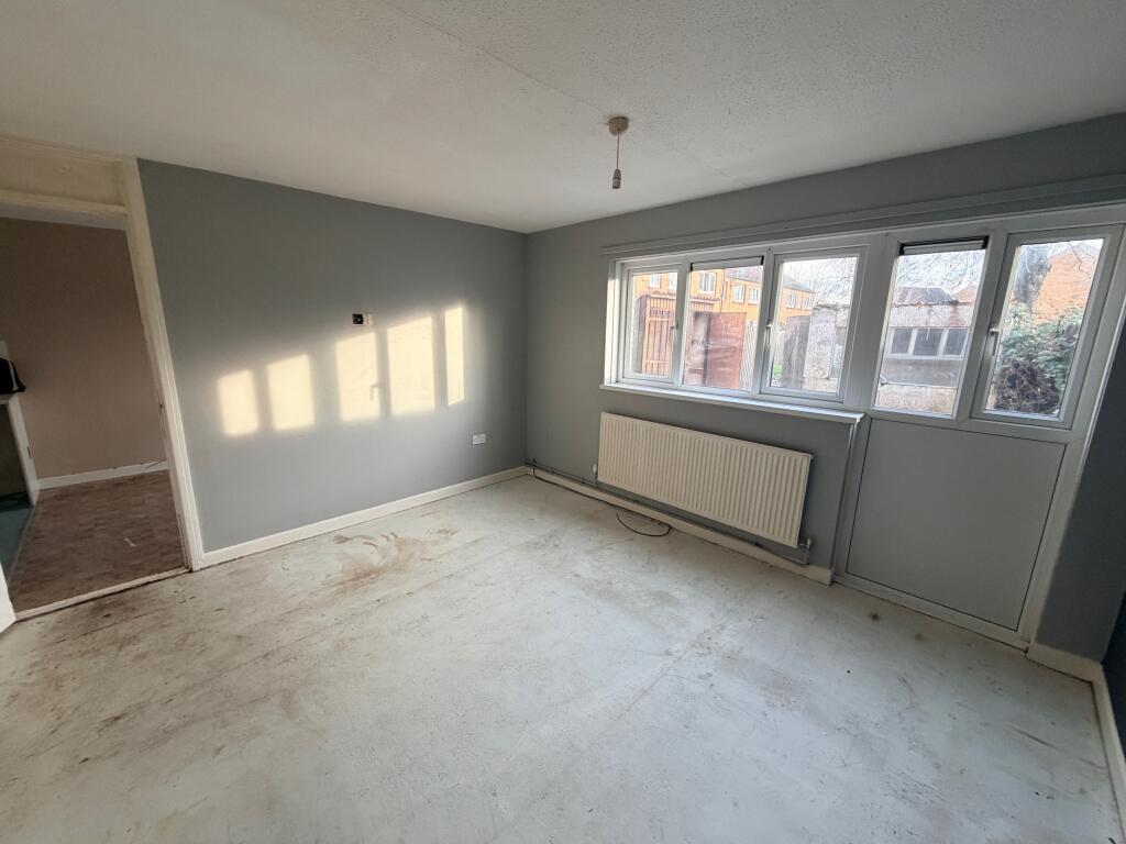 38 Browney Path, Bedford MK41 7XH photo 2