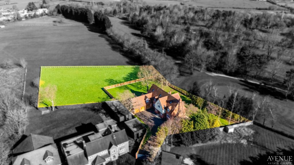 Main image of property: 27A Woodlands Avenue, Walsall, WS5