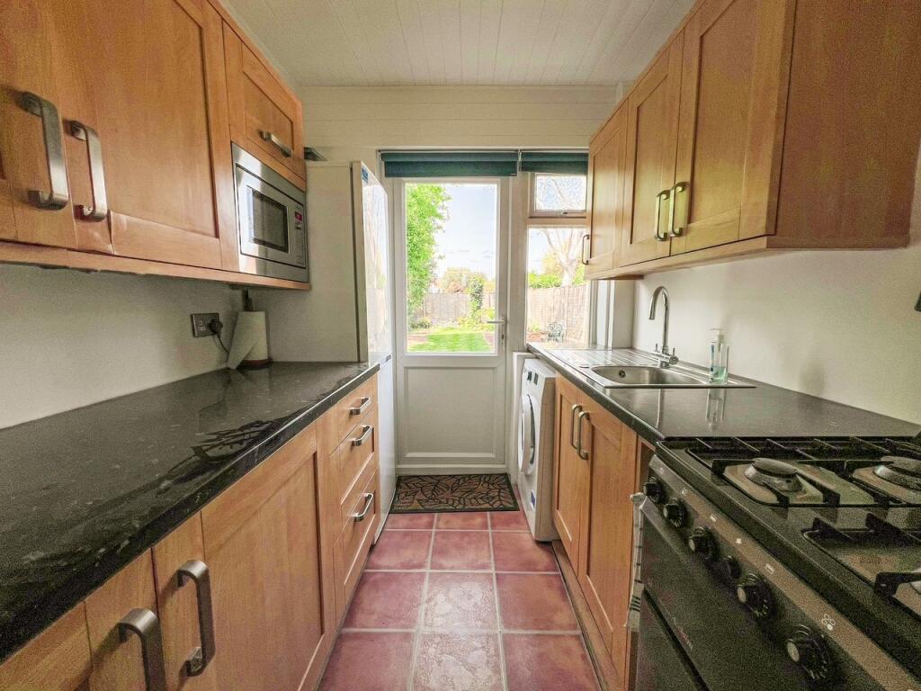 Balmoral Crescent, West Molesey, KT8 photo 4