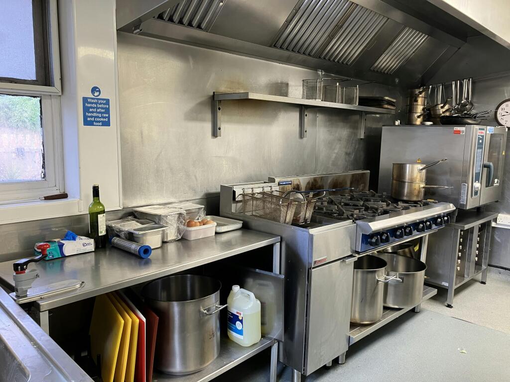kitchen 2.JPG