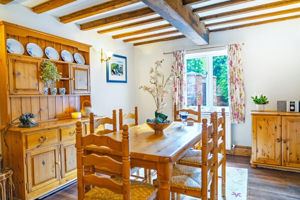 Grade II Listed Elegance with Annexe & South-Facing Gardens - View 4