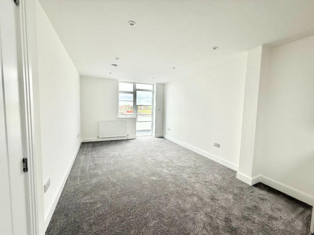Apartment in Southend-on-Sea - View 5