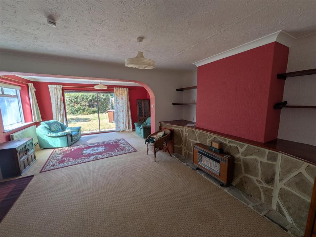 Henty Close, Walberton photo 3