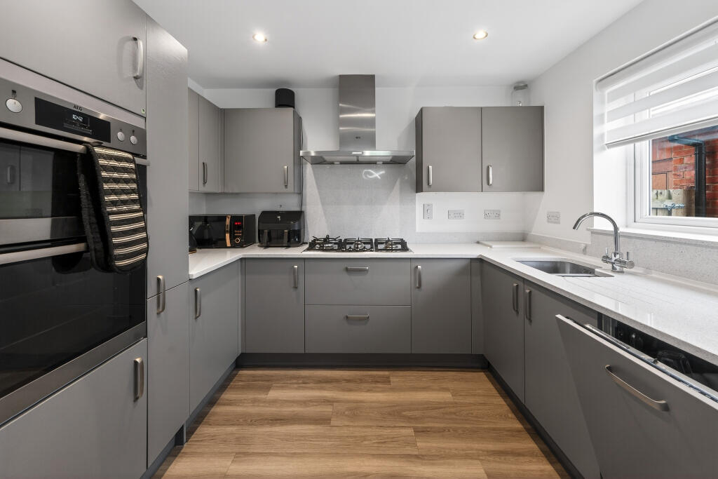 House in Stoke Mandeville, Buckinghamshire - View 3
