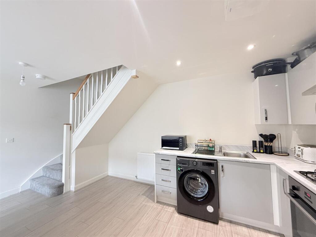 House in Mottram - View 4