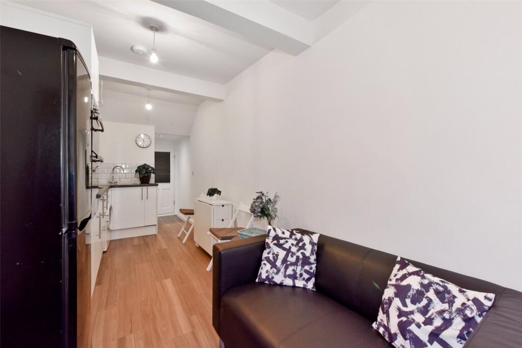 Apartment in Slough - View 2