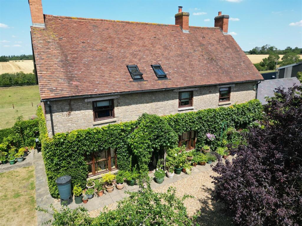 Hanslope Road, Hartwell - More