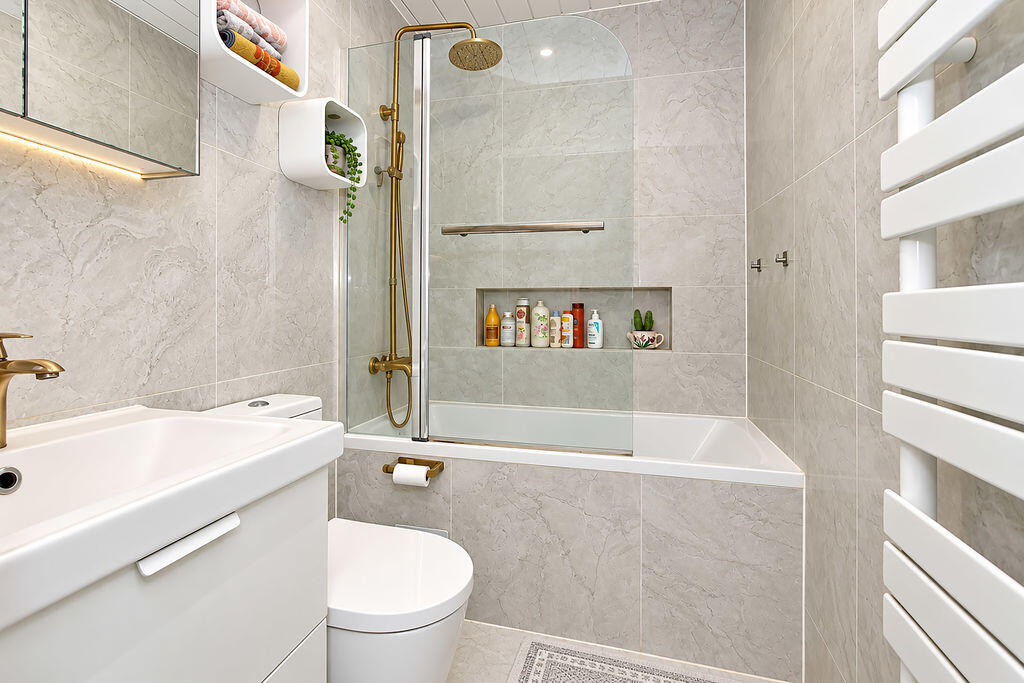 Apartment in Dacorum, Hertfordshire - View 3