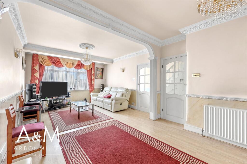 Denham Drive, Gants Hill photo 3