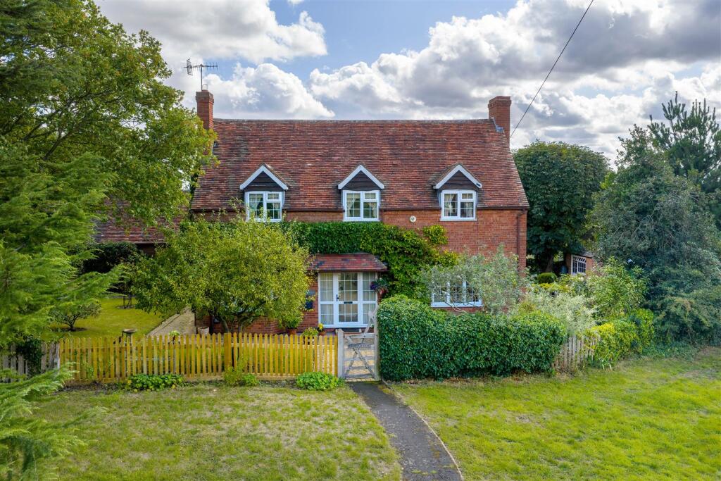 4-bed detached on Old School Lane, Hampton-On-The-Hill, Warwick, £785,000
