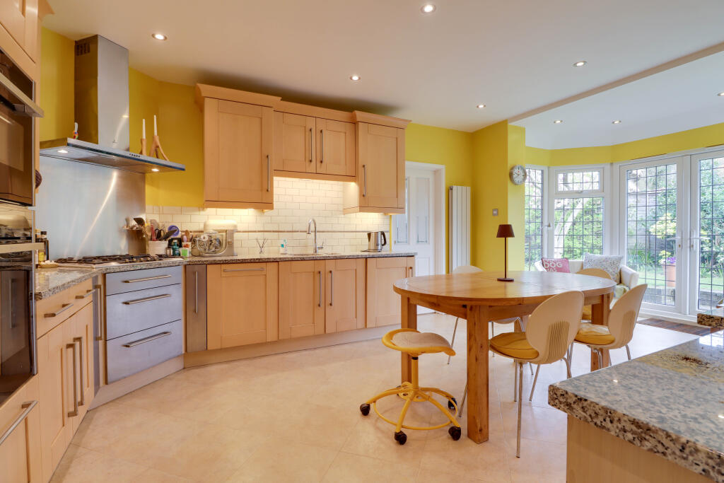 Additional image 6 of Meadow Walk, Harpenden, AL5