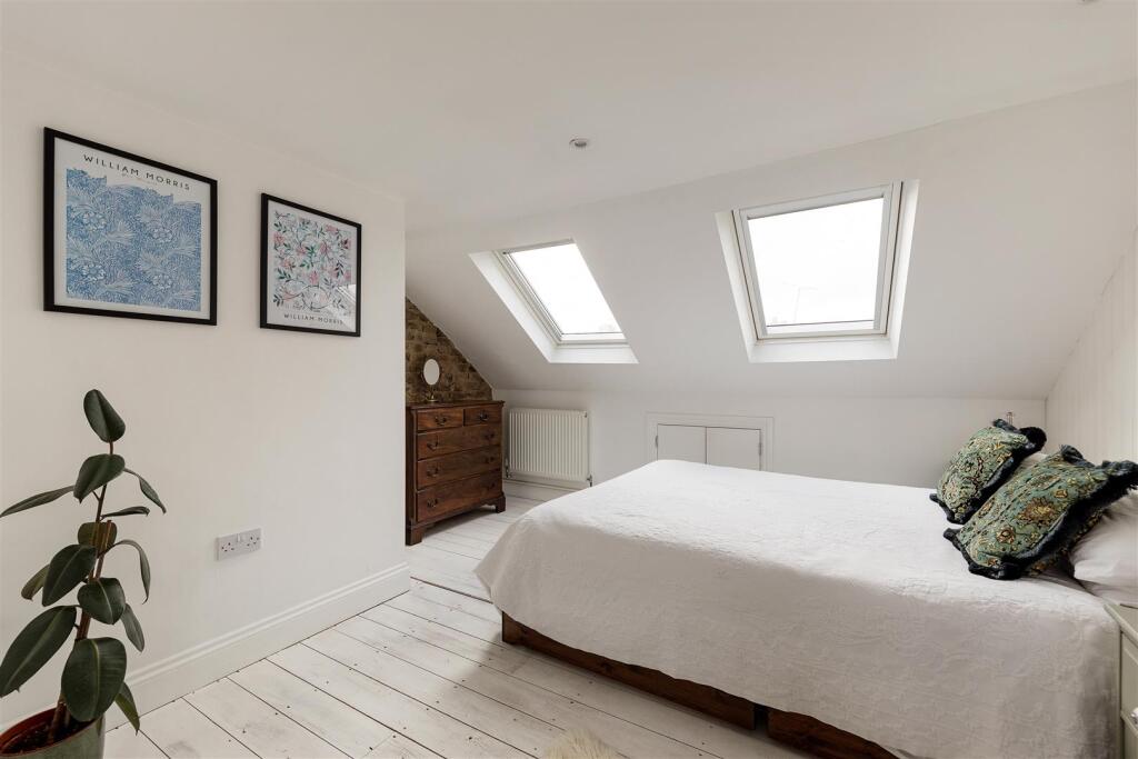 House in London, Highams Park - View 4