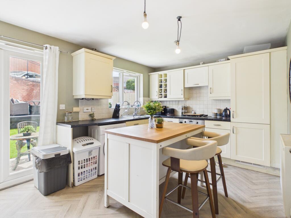 House in Stoke-on-Trent - View 5