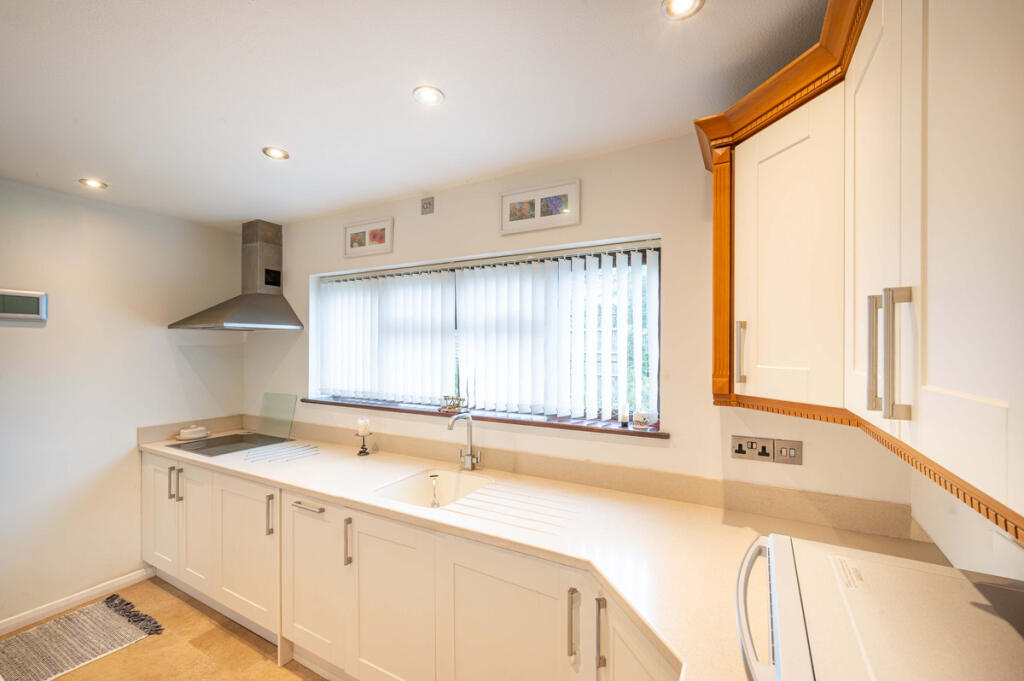 House in Spencers Wood, Ryeish Green, Shinfield - More