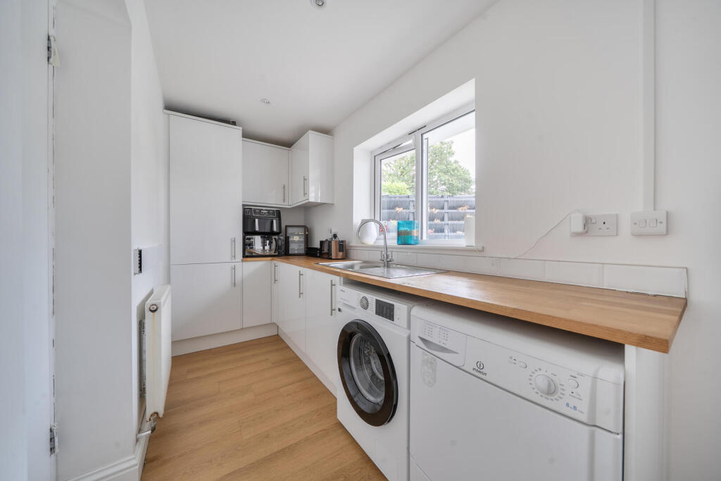 House in Bromley - More