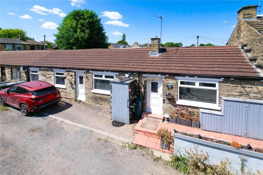 2-bed house on Saddler Street, Wyke, Bradford, West Yorkshire, BD12, £160,000