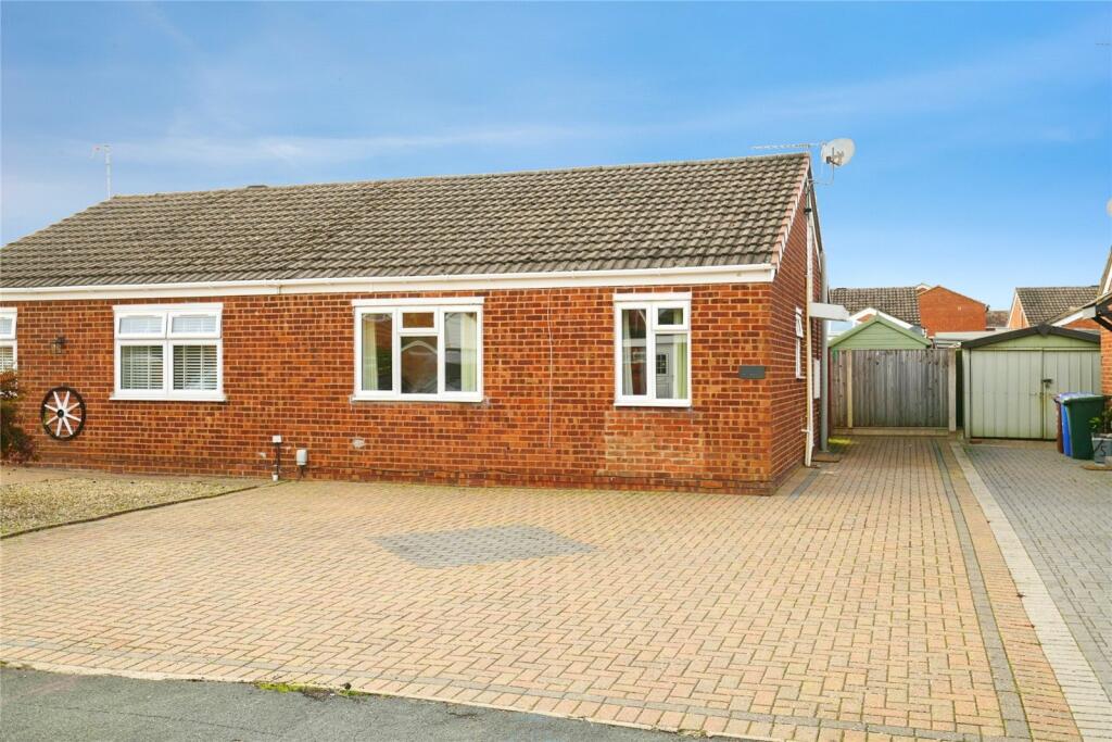Main image of property: Shaw Close, Bicester, Oxfordshire, OX26