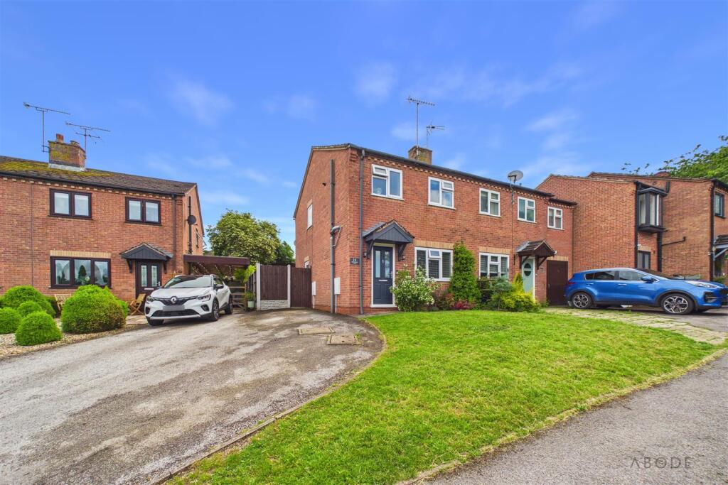 3-bed semi-detached on Babbington Close, Tutbury, Burton-On-Trent, £239,999