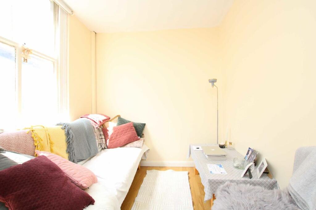 Main image of property: Middlesex Street, Liverpool Street